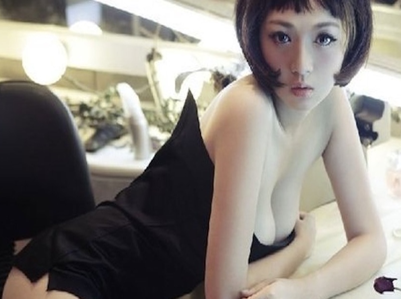 酒店經紀，簡單來說就是帶領小姐進入八大行業的人