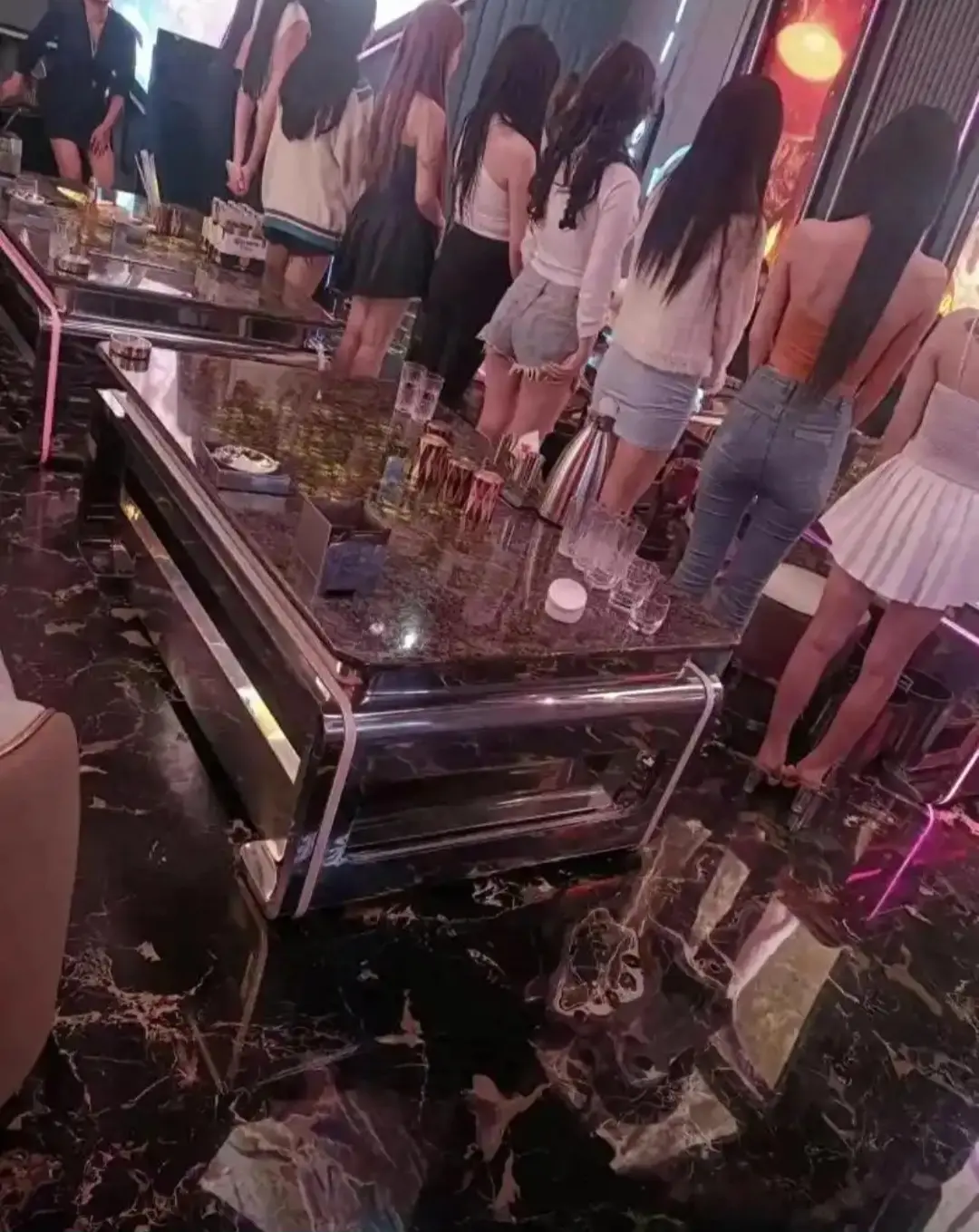禮服酒店公關穿什麼？服裝要求與私檯坐檯方式介紹