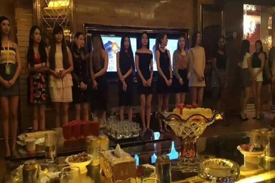 酒店小姐一晚賺多少？便服店、禮服店、制服店薪水其實這樣算