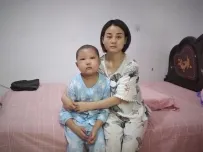 丈夫欠百萬債女兒又患癌癥 美女媽媽夜店上班救女︰我不...