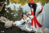 小說︰美女在酒吧做服務員，客人做出了過分的舉動，她...